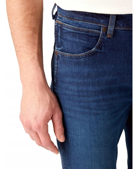 Wrangler Larston Slim Tapered W33 L32 Green Fuzz 112341427